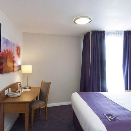 Premier Inn Ashford Central Exterior photo