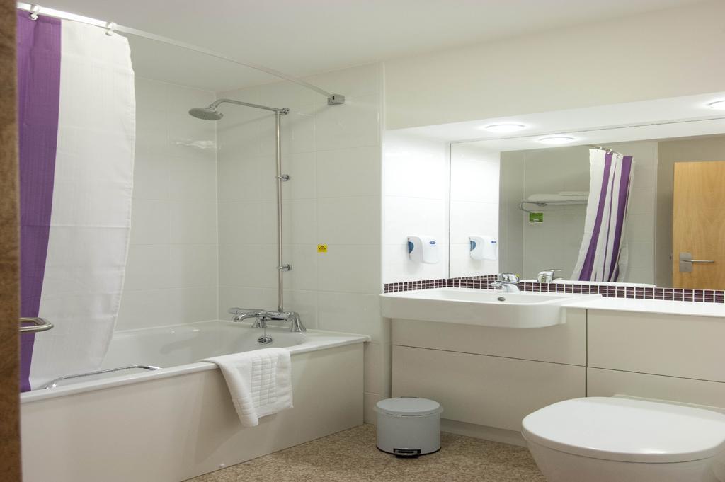 Premier Inn Ashford Central Room photo