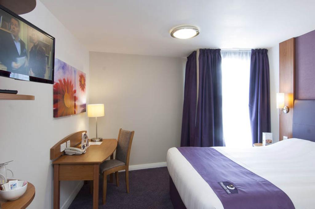 Premier Inn Ashford Central Exterior photo