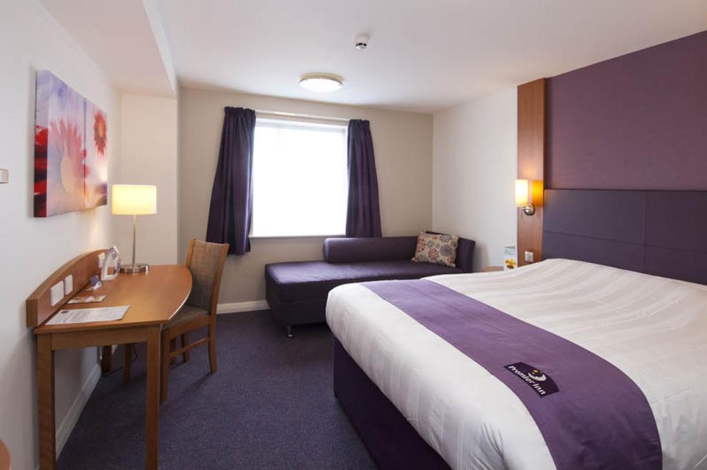 Premier Inn Ashford Central Room photo