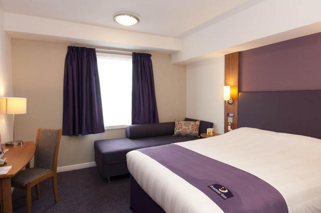 Premier Inn Ashford Central Room photo