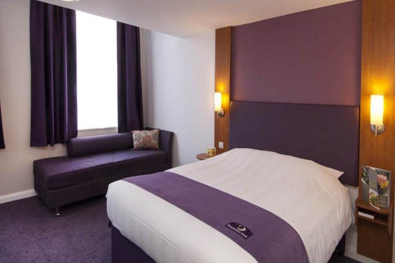 Premier Inn Ashford Central Exterior photo
