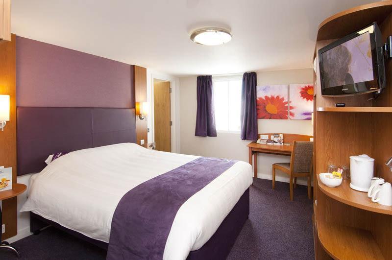 Premier Inn Ashford Central Exterior photo